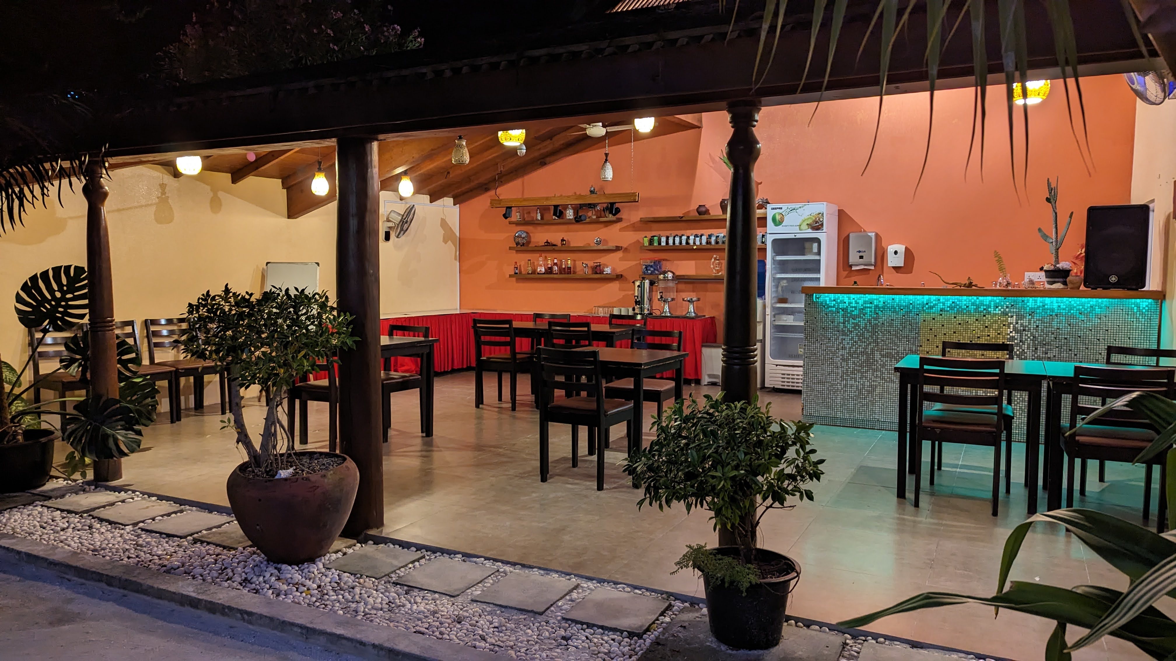 Scuba Inn restaurant dining area