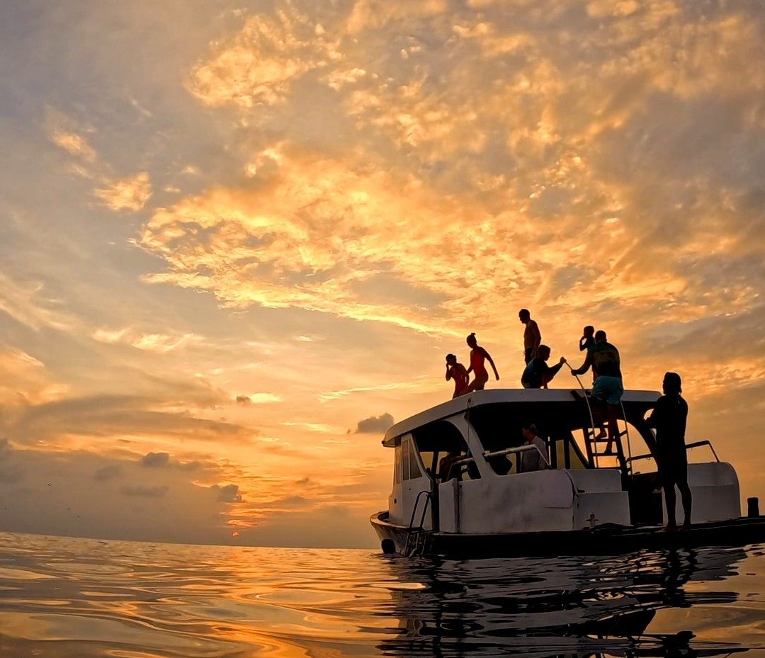 Sunset cruise on traditional dhoni boat